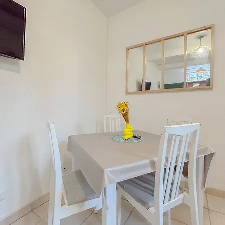Mas Centrale, Bord De Cour Interieur Ideal Pour 4 Personnes Fréjus