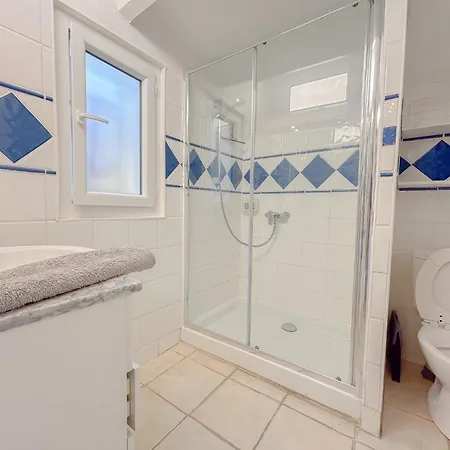 Mas Centrale, Bord De Cour Interieur Ideal Pour 4 Personnes Apartman *