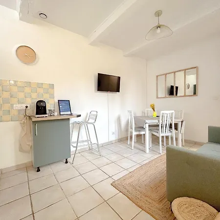 Διαμέρισμα Mas Centrale, Bord De Cour Interieur Ideal Pour 4 Personnes Fréjus